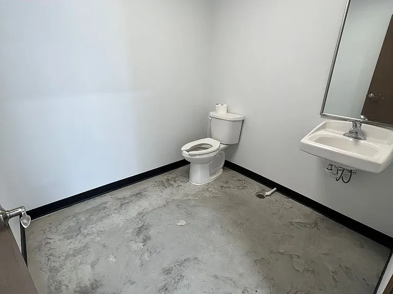 628 Enterprise St N — Photo 9