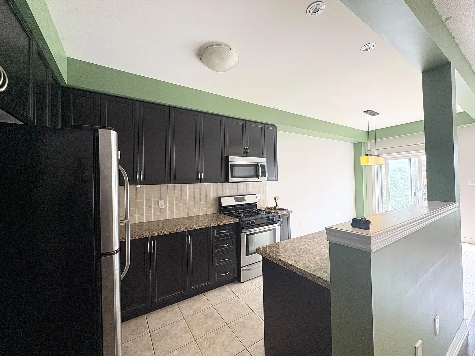 3 bed, 1200 sqft, $2,600 — Photo 3