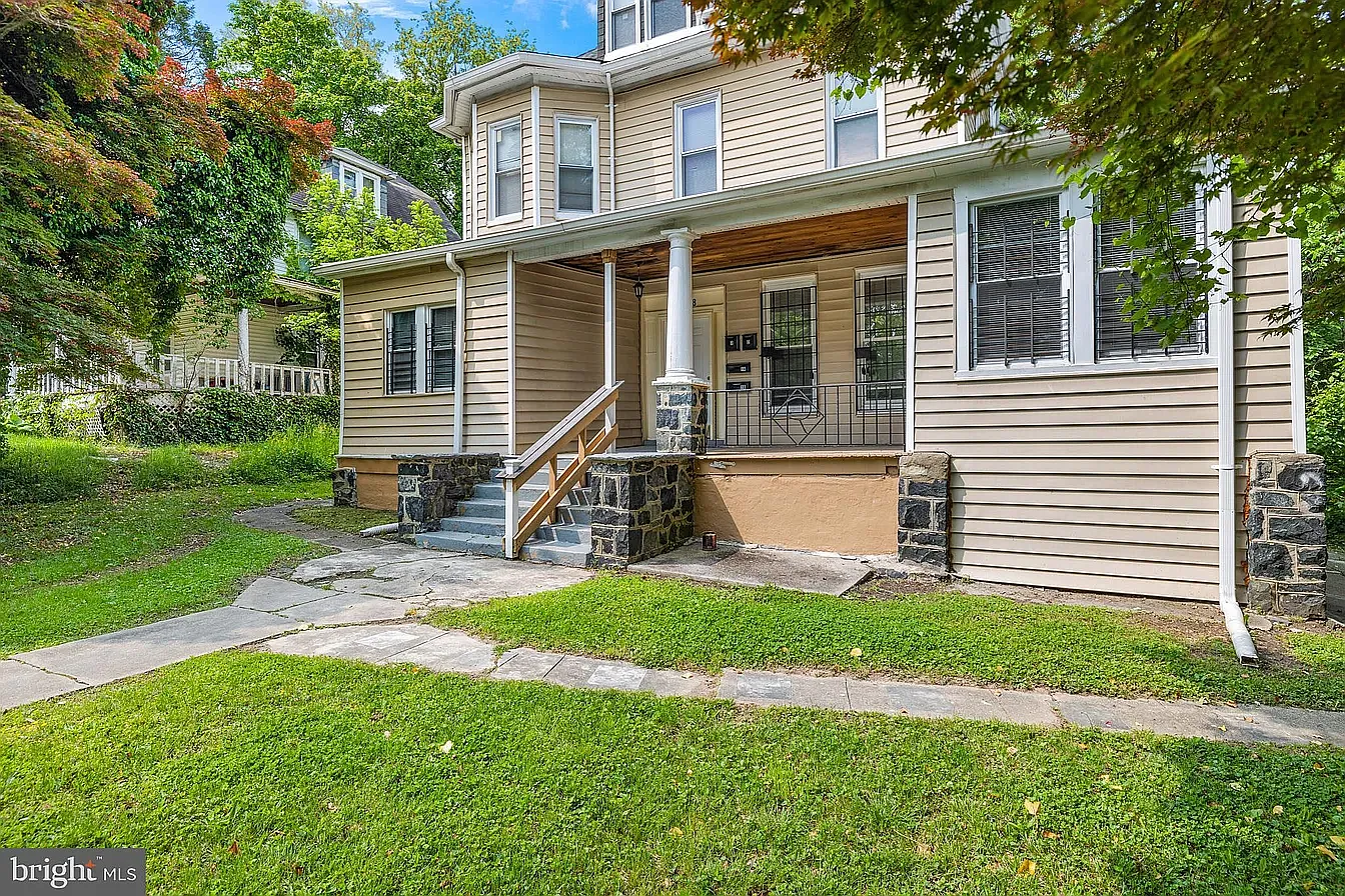 2 bed, 1.5 bath, $1,500 — Photo 1