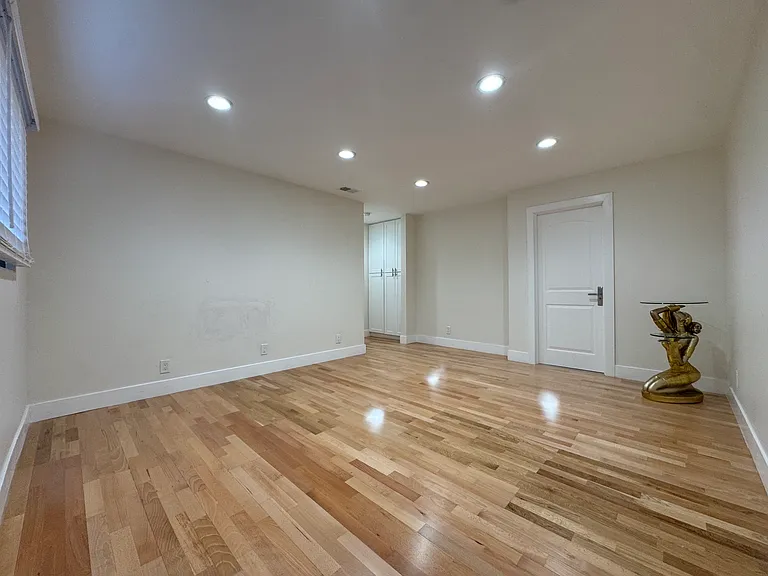 2215 El Monte Ave — Photo 16