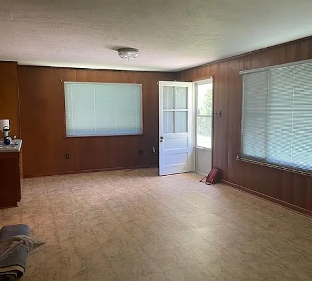 555 Ursuline Dr — Photo 5
