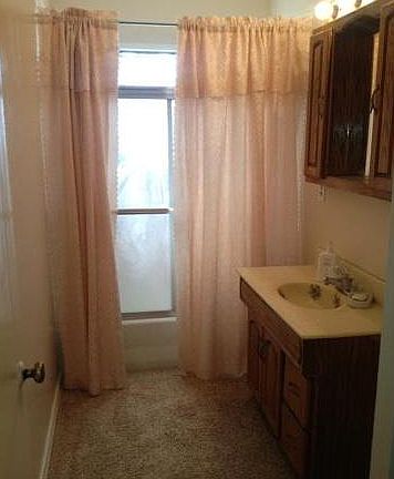 3rd image of 10716 Balfour St