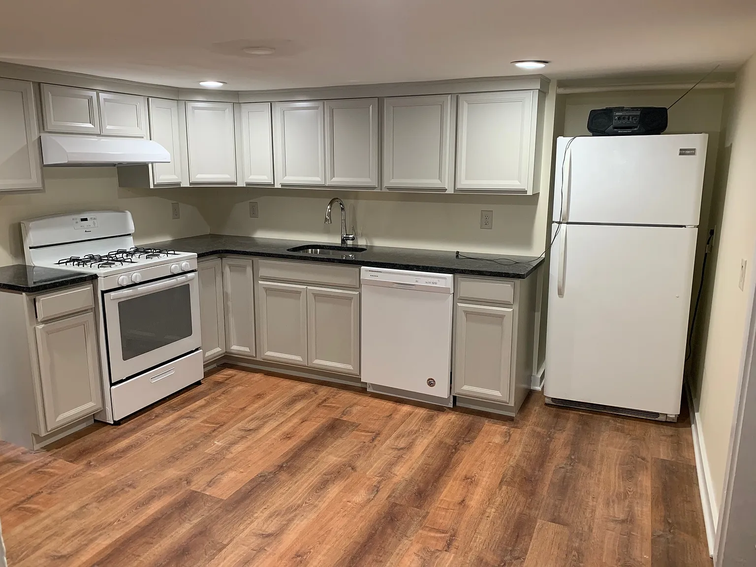 3 bed, 1300 sqft, $3,600 — Photo 1