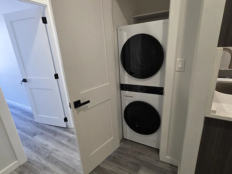 411 Grand St #2R — Photo 5