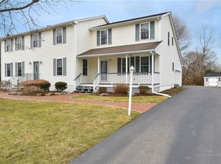 19 Lantern Ln, North Kingstown, RI 02852