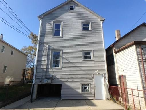 5th image of 8947 S Escanaba Ave #1