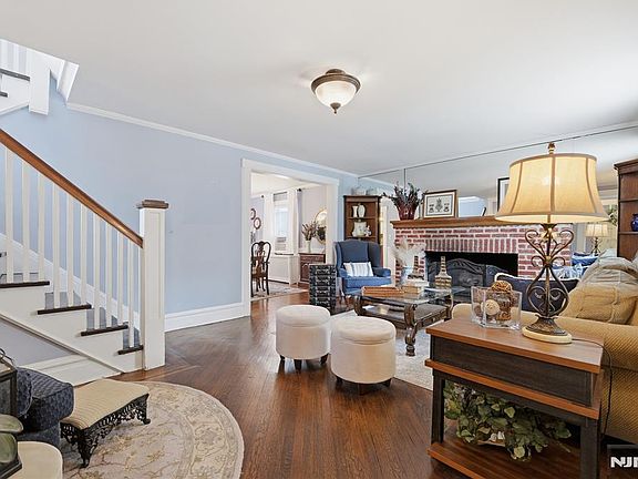 4th image of 65 Carteret St