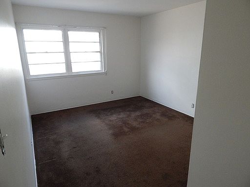 2nd image of 929 W Angeleno Ave