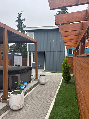 9105 2nd Ave NE Photo 1