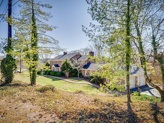 3rd image of 2601 Brighton Ct