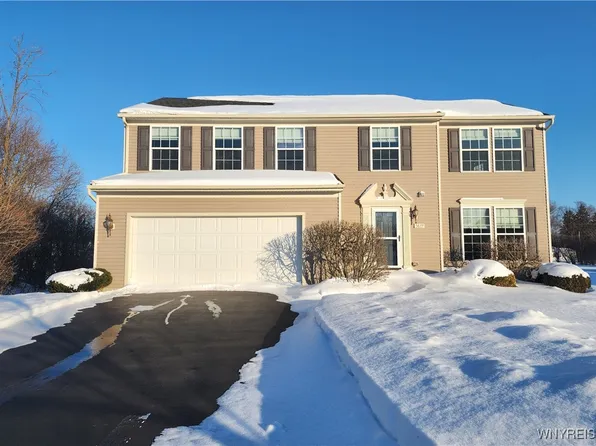 5839 Pinehurst Ct, Hamburg, NY 14085