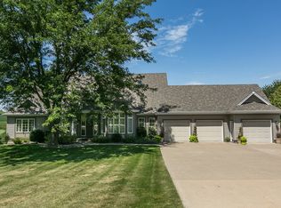 14013 Barrington Dr, Dubuque, IA 52003