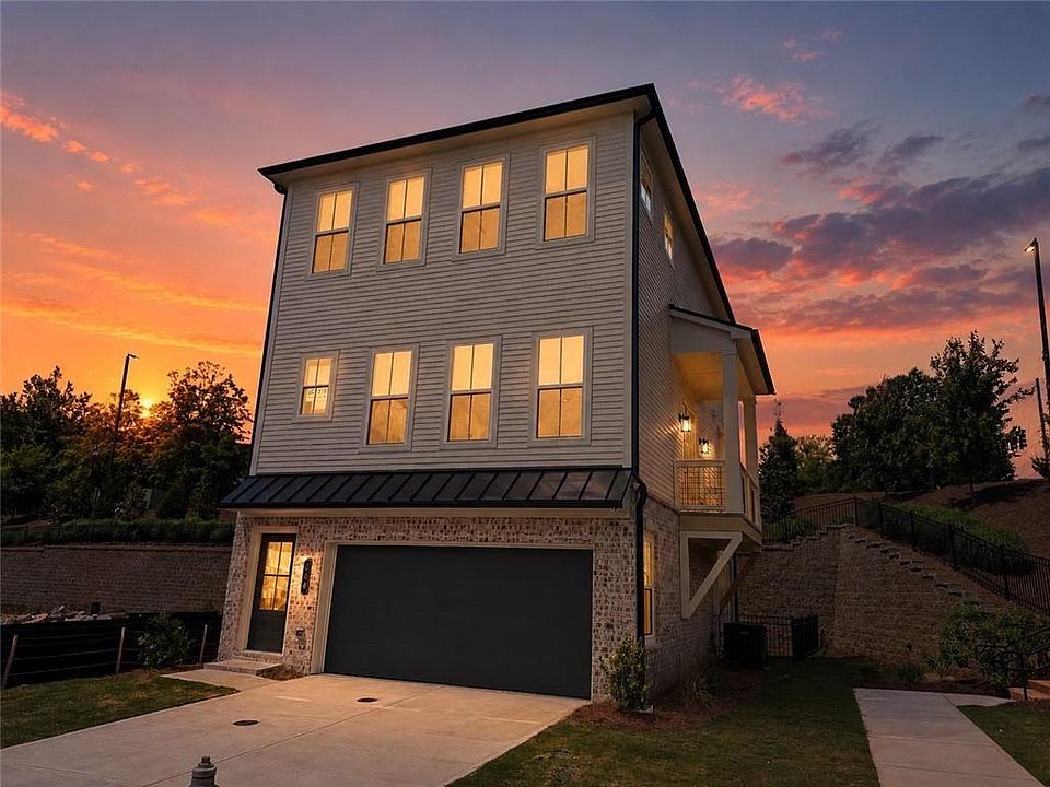 1st image of 302 Pinecone Pl