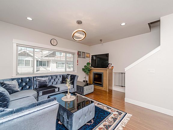 4th image of 30748 Cardinal Ave #30