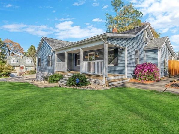 113 Saunders Station Rd, Trafford, PA 15085