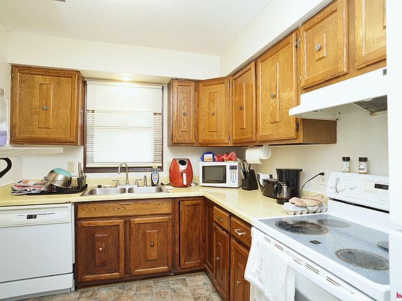 4th image of 1220 S 32nd St