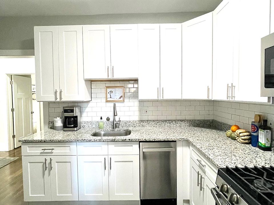 1st image of 6456 N Greenview Ave APT 2