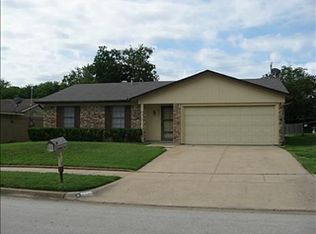 6040 Herschel Dr, Watauga, TX 76148