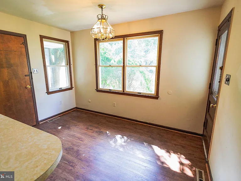 213 Laurel Ave #B — Photo 5