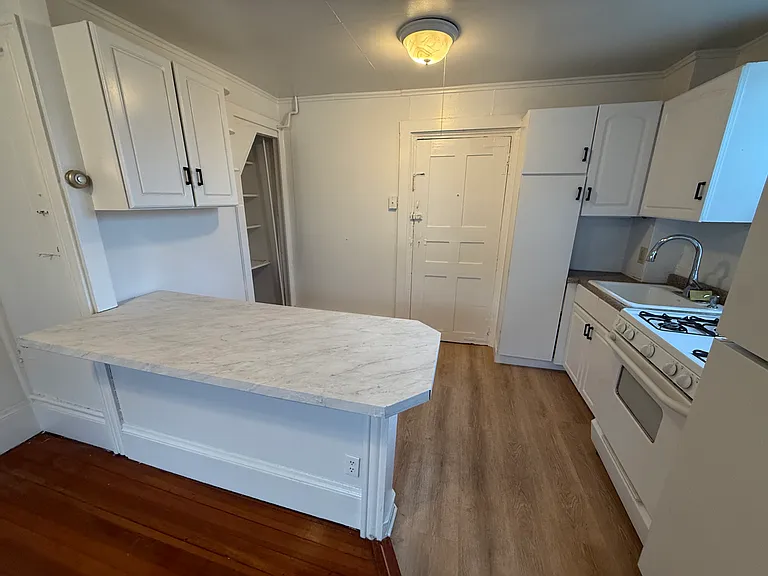 18 Leyden St #2E — Photo 10