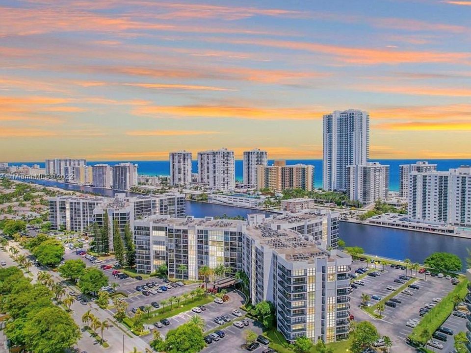1st image of 1000 Parkview Drive #210