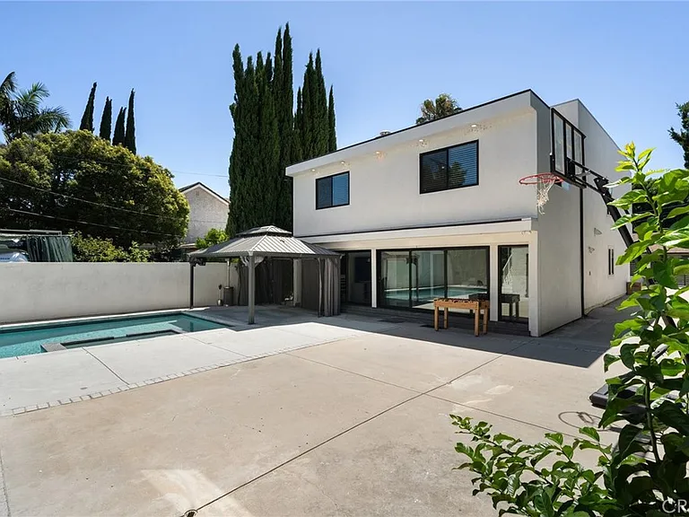 4630 Cedros Ave — Photo 49