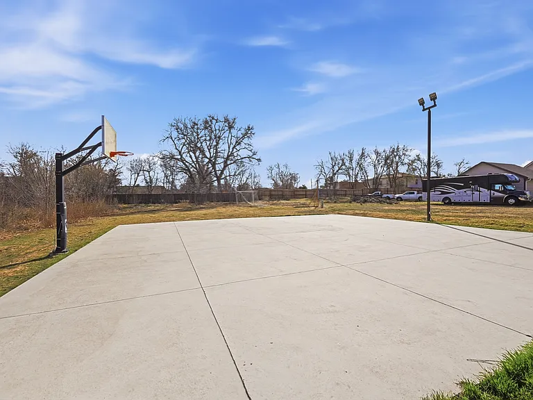 1040 S Fulton St — Photo 26