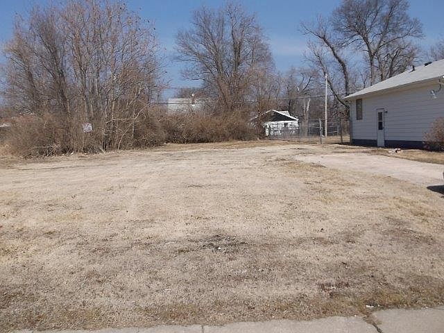 1st image of 3053 Regent Ave