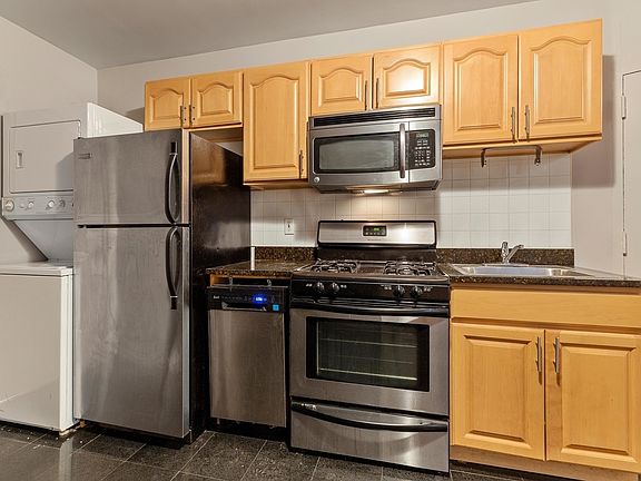 3rd image of 324 W 49th St APT 3FW