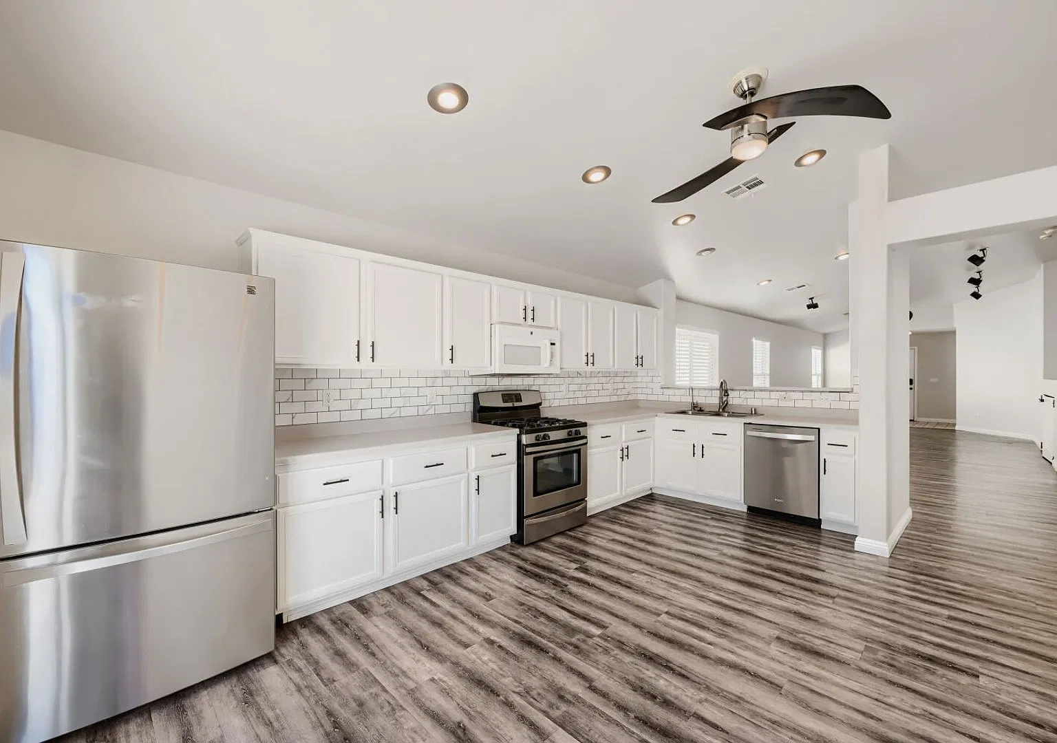 Spacious Single-Story 3-Bedroom Home in North Las Vegas! — Photo 3