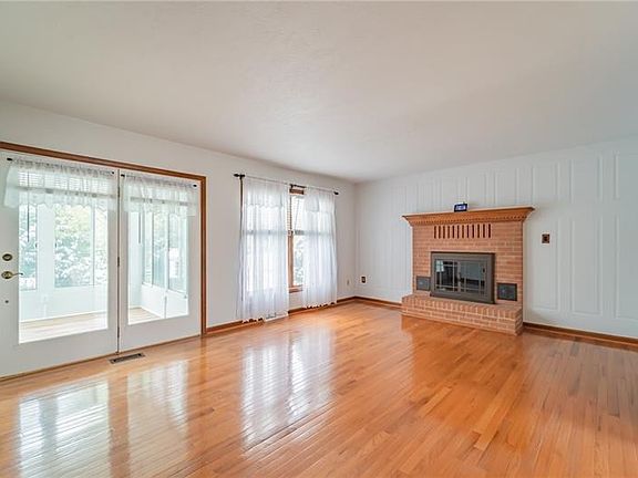 3rd image of 217 Joyce Dr