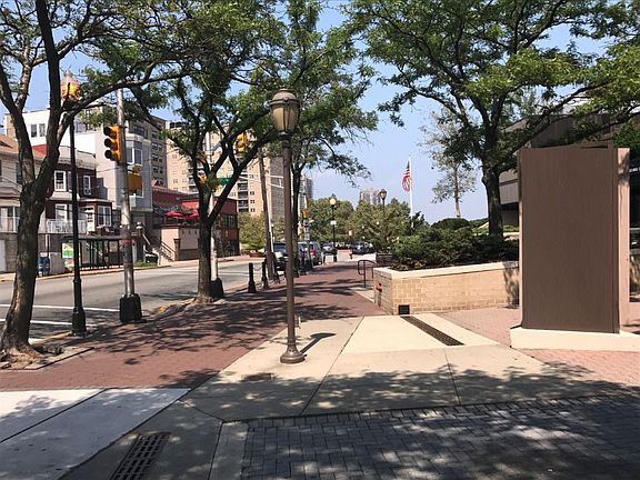 4th image of 7000 Boulevard E