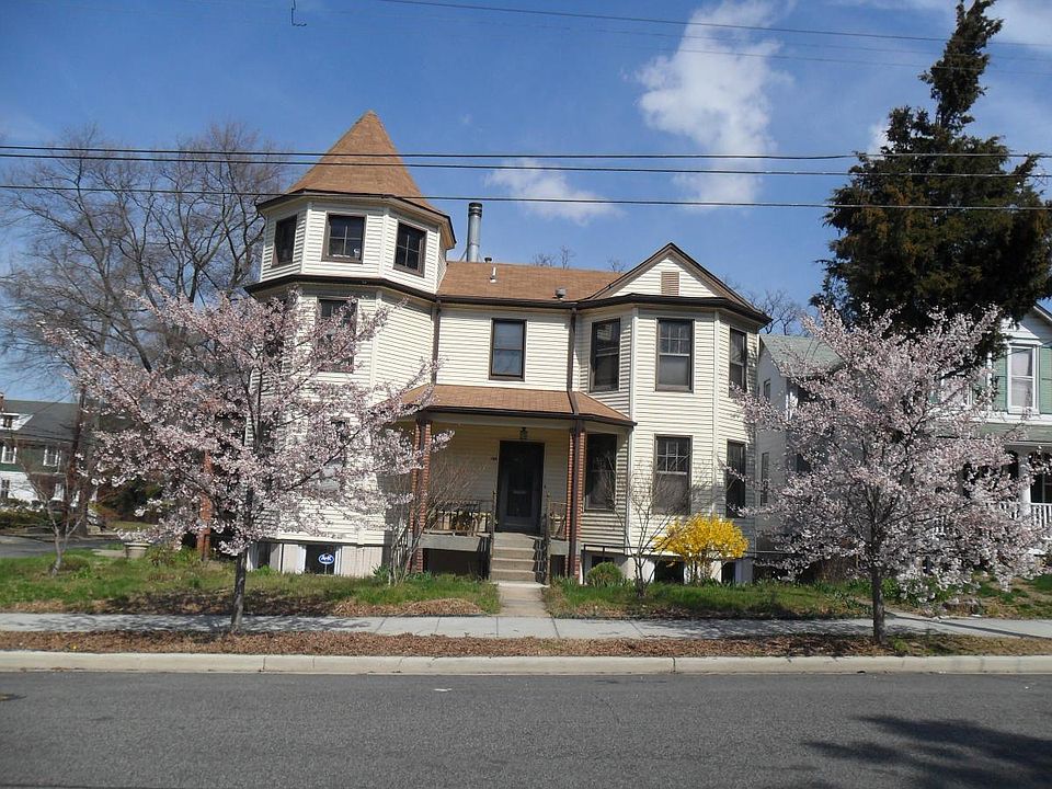 Owner occupied vintage building with your apartment on lower