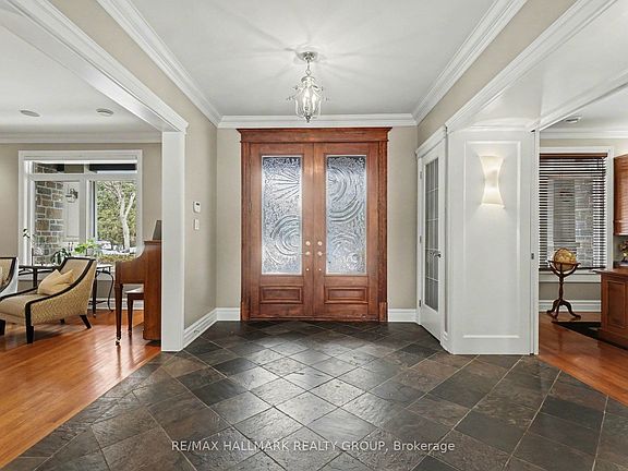 3rd image of 62 Rebecca Cres