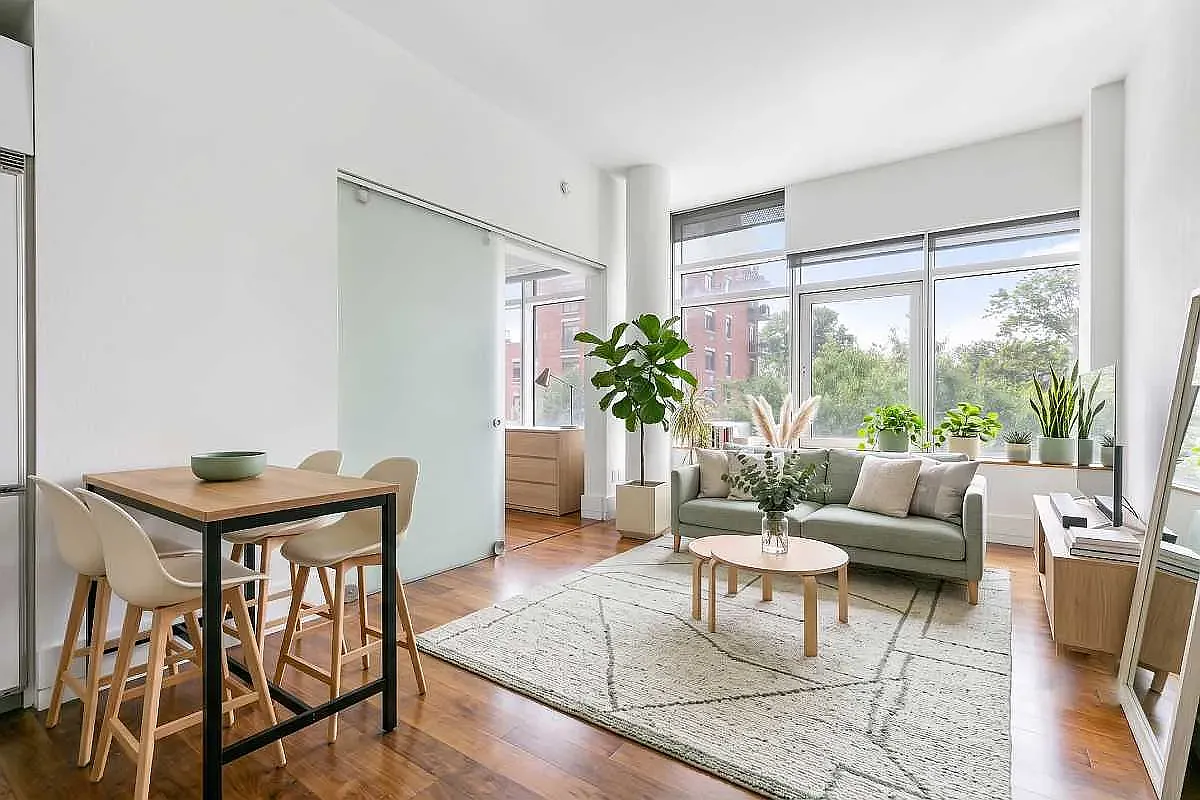 10-17 Jackson Avenue — Photo 1