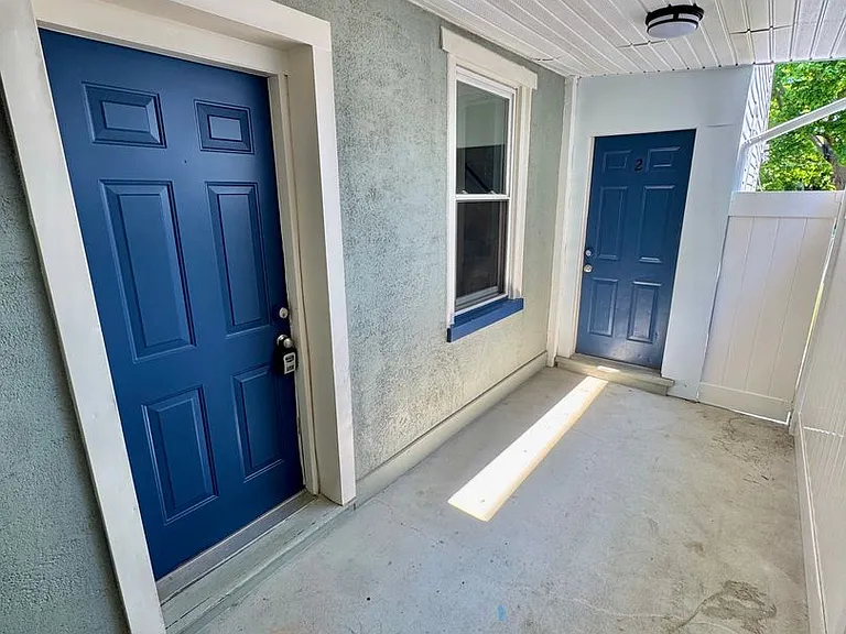 21 W Main St — Photo 2