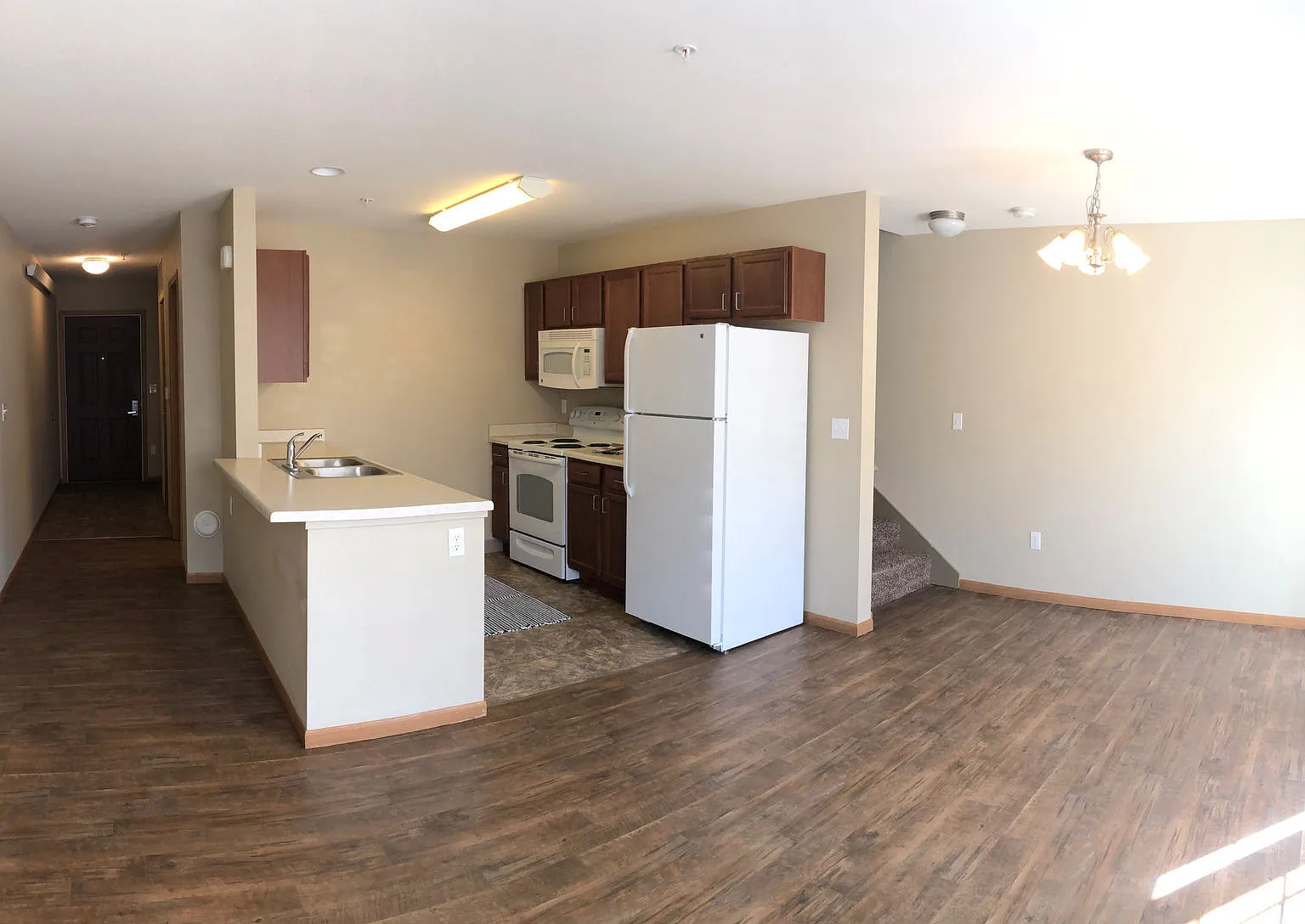 3 bed, 2.0 bath, 1275 sqft, $1,591 — Photo 1