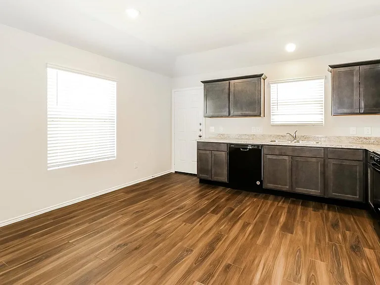 1084 Burkes Ridge Trl — Photo 4