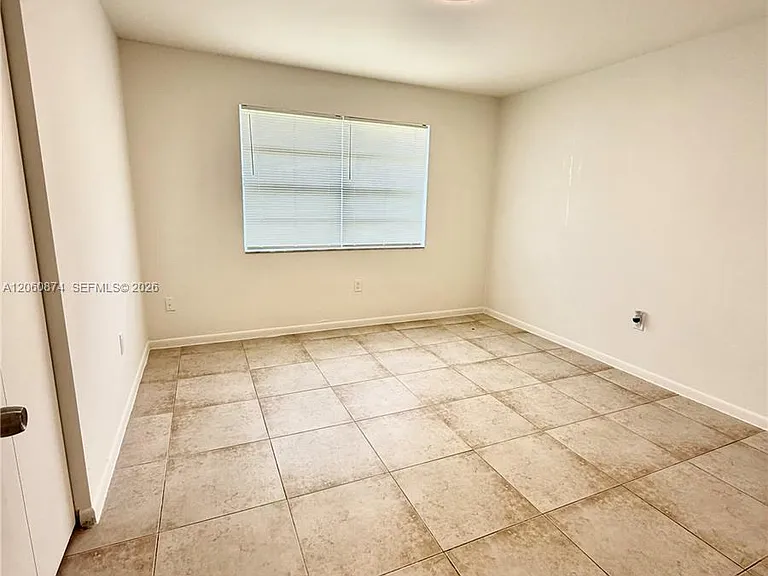 4073 SW 52nd St #1-2 — Photo 8