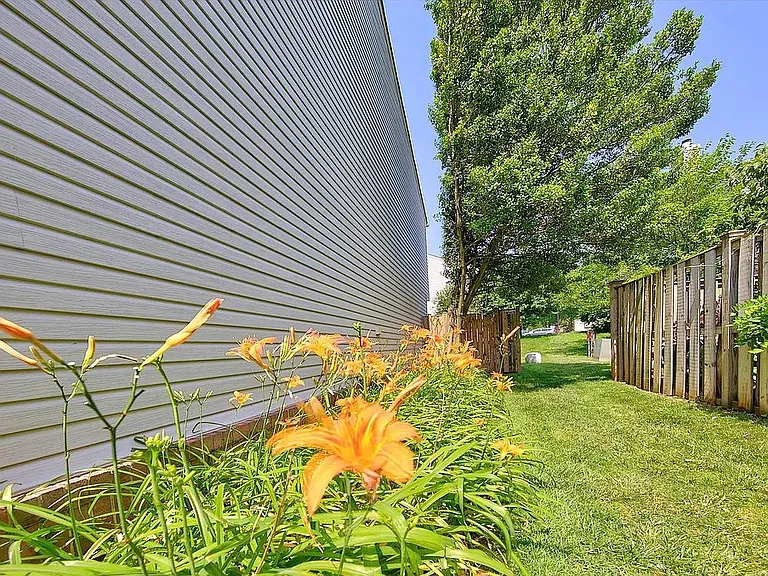 6576 Medinah Ln — Photo 2