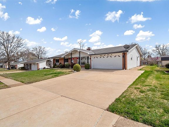 3rd image of 2836 Flamewood Dr