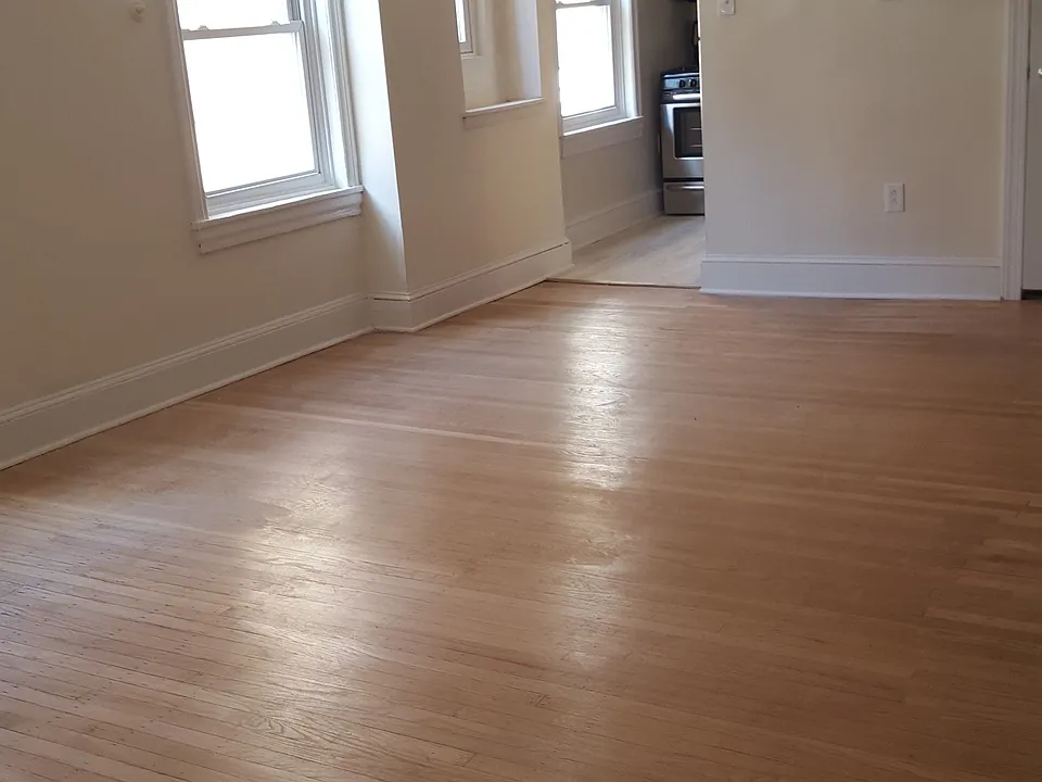 1530 Pine 3R $2095 ,early Oct move in.