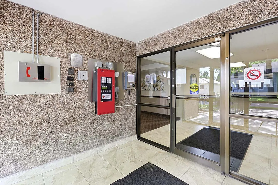 Bristol Place Apartments — Photo 4