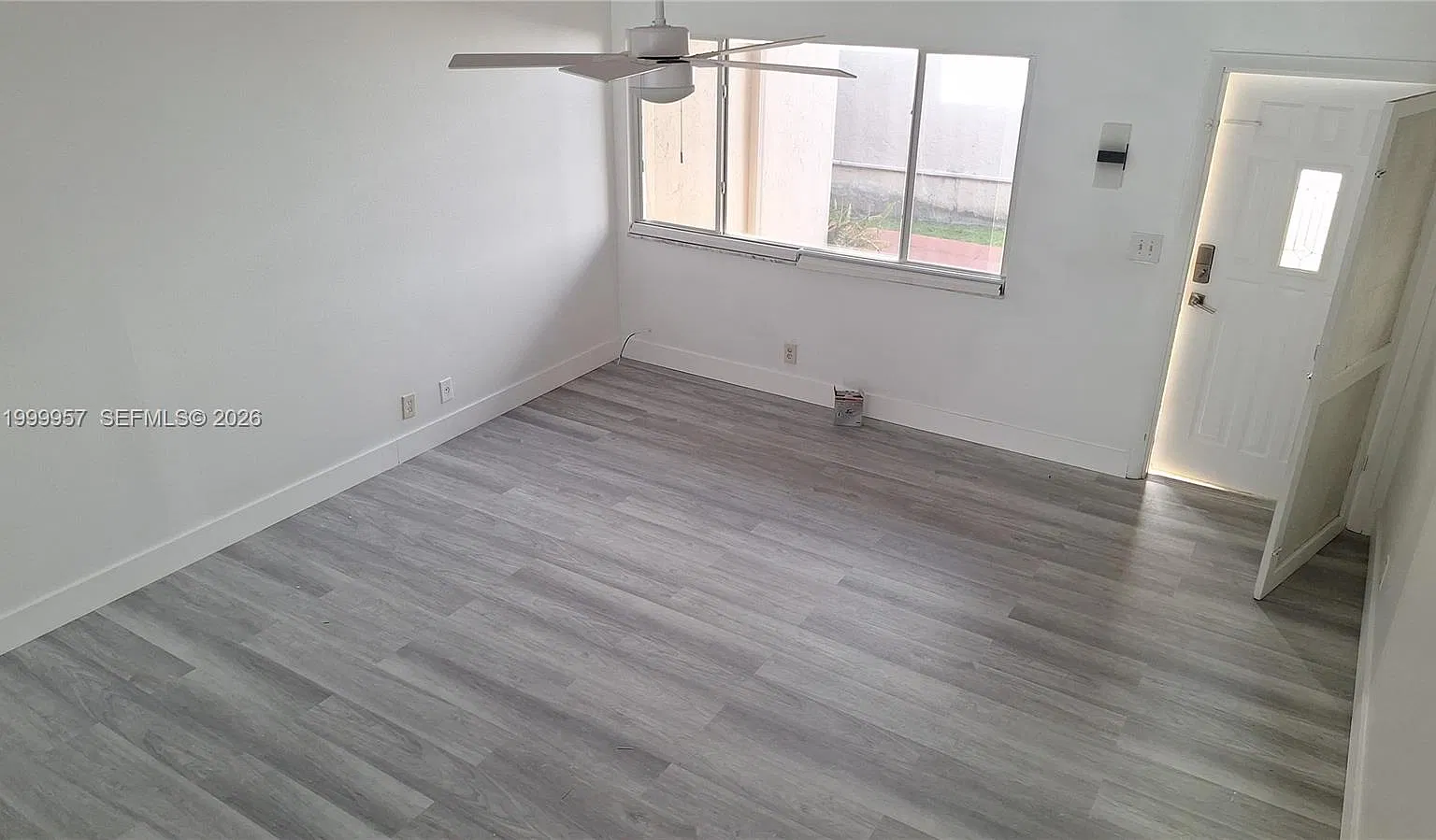 2 bed, 1.5 bath, 1300 sqft, $2,300 — Photo 2
