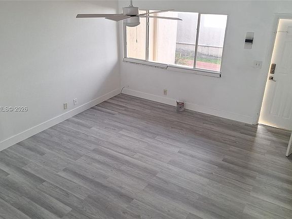 2nd image of 2831 Pierce St