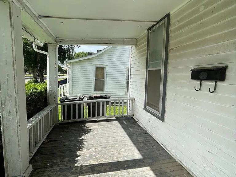 727 Congress St — Photo 4