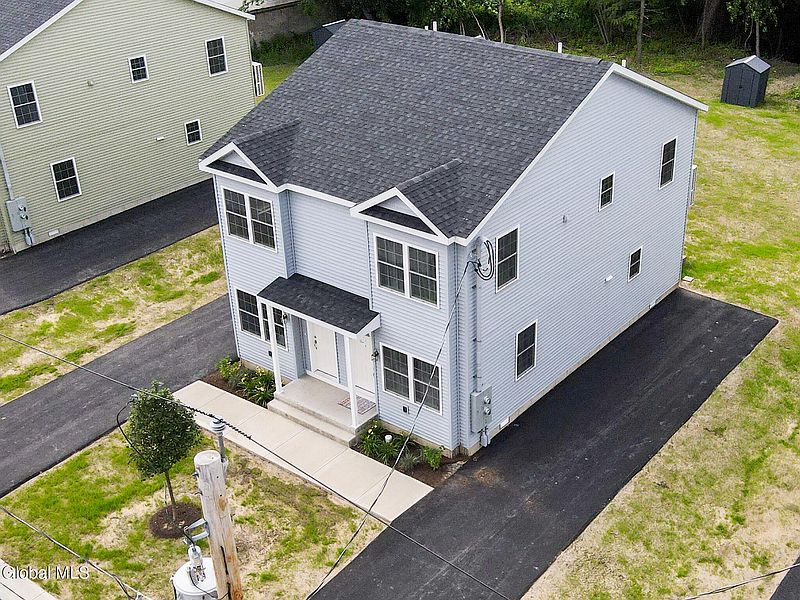 3rd image of 422 Summit Avenue
