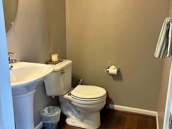 5th image of 122 Penns Manor Dr