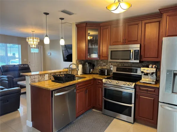 1460 NE 30th Ct, Pompano Beach, FL 33064