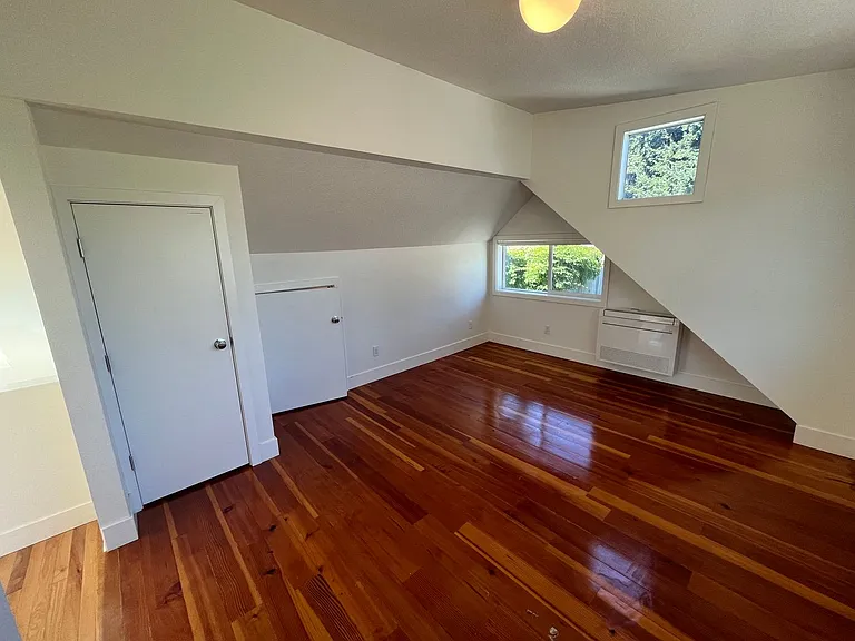 64 NE Stafford St #B — Photo 20